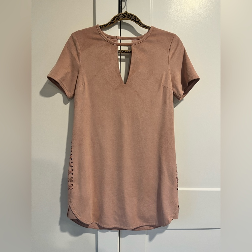 NWT ABBELINE LIGHT PINK SUEDE DRESS WITH STITCHED SIDE DETAIL